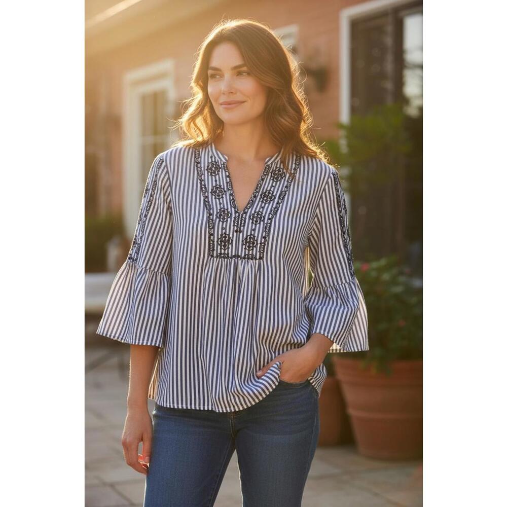 Ann Taylor Blue & White Embroidered Blouse Bell Sleeve VNeck Floral Boho Peasant